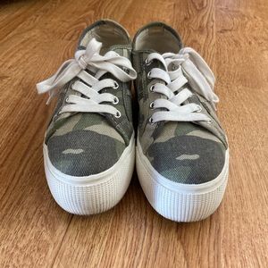 Steve Madden platform sneakers!!!